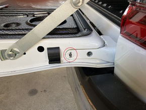 2022.10.13【ネジレスQ】　ハイラックスのテールゲート