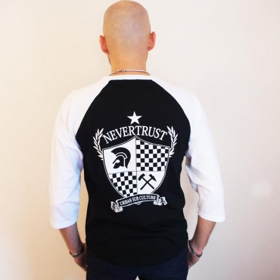 サムネイル： ネバートラストエンブレムラグランTシャツ