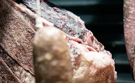 Dry Aging von Wurst und Schinken