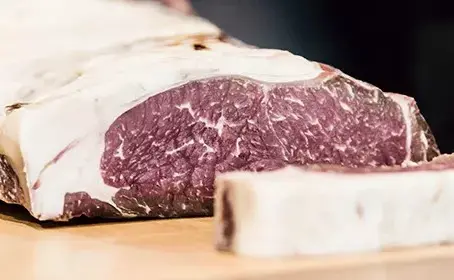 Wie Fleisch richtig verarbeitet wird – so gelingt die Trockenreifung