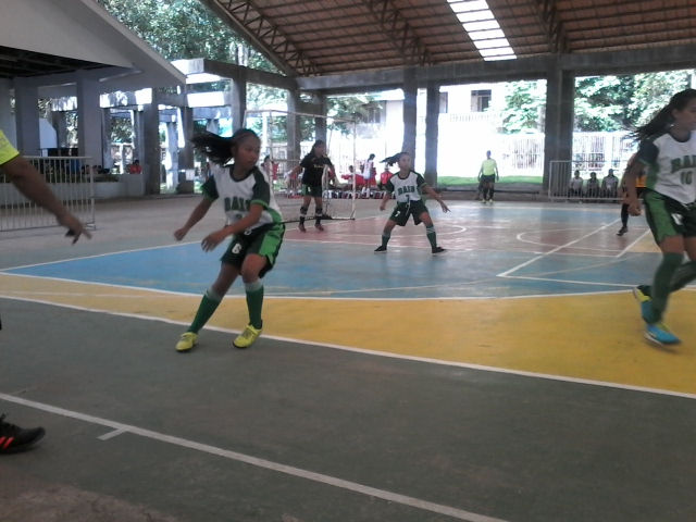 Zaysa moves without the ball