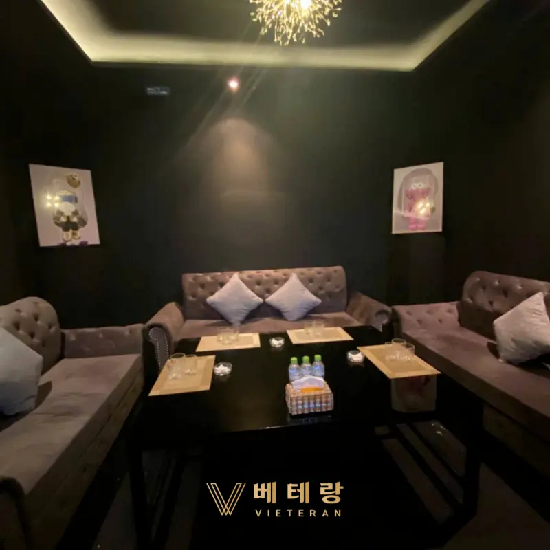 호치민 샴페인 바 룸 내부