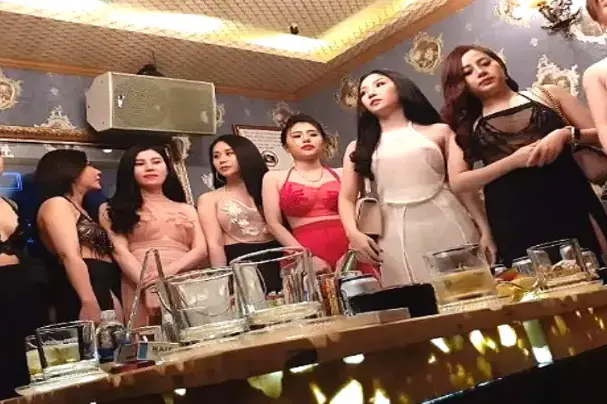 보스 가라오케 꽁까이