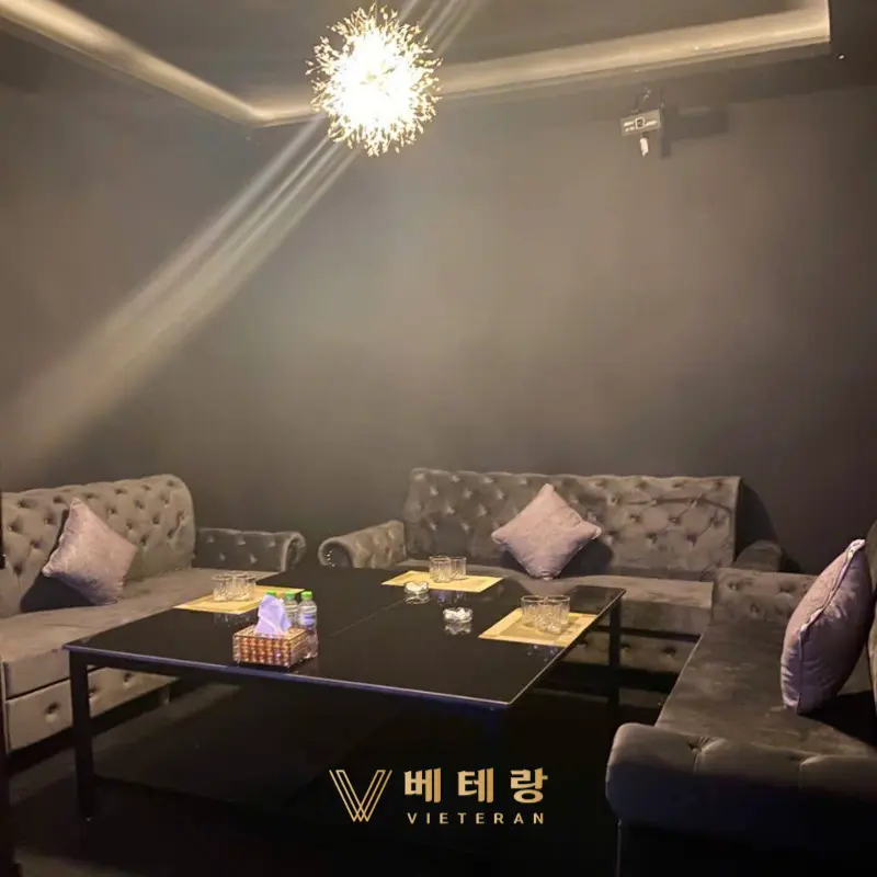 호치민 샴페인 바 룸 내부 사진