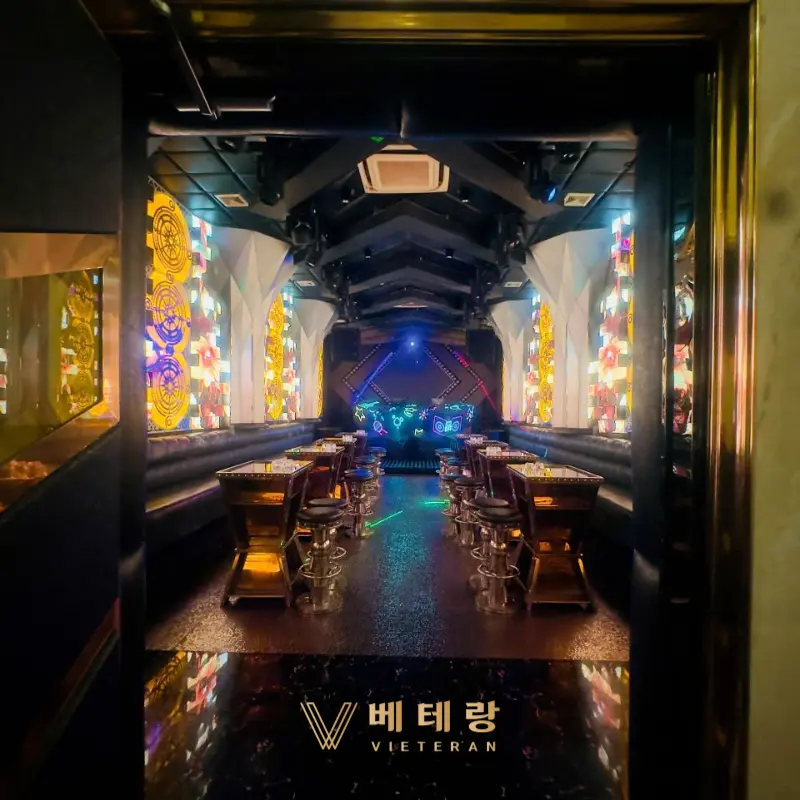 나트랑 크라운 가라오케 룸 내부 사진
