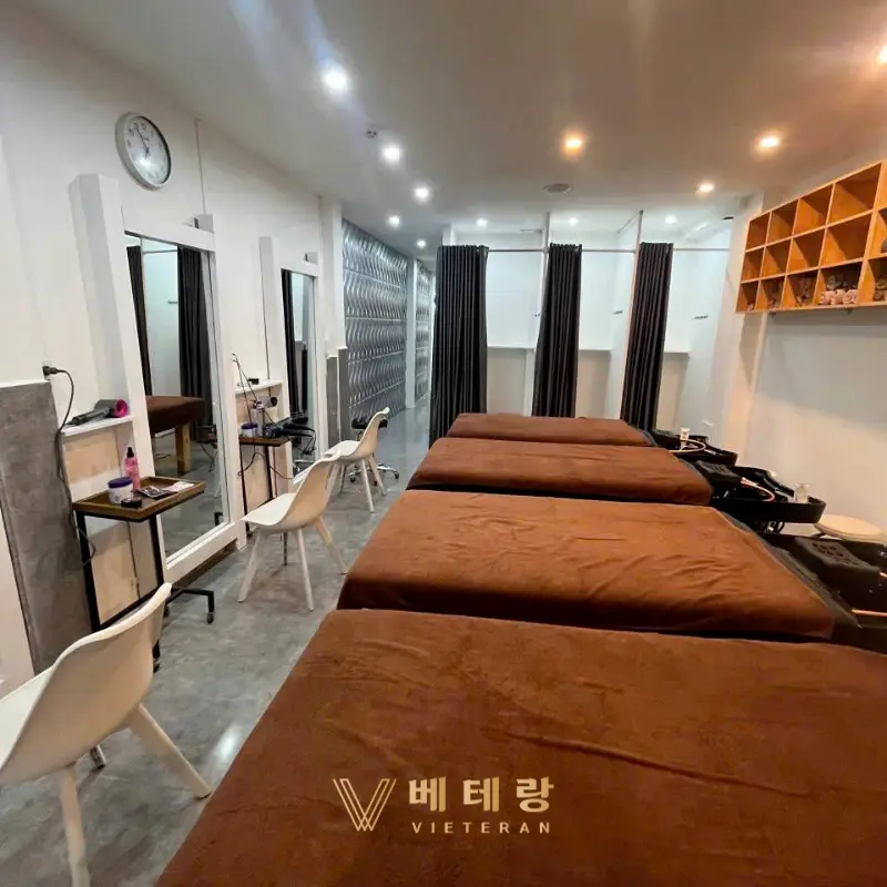 호치민 훈이네 이발소 룸 내부