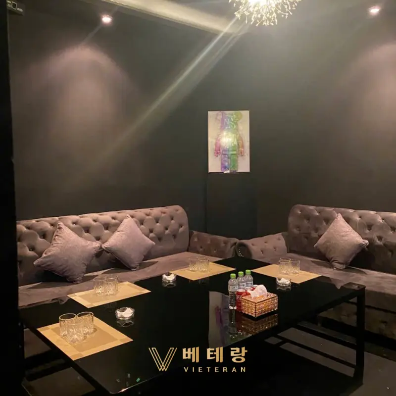 호치민 샴페인 바 내부 룸