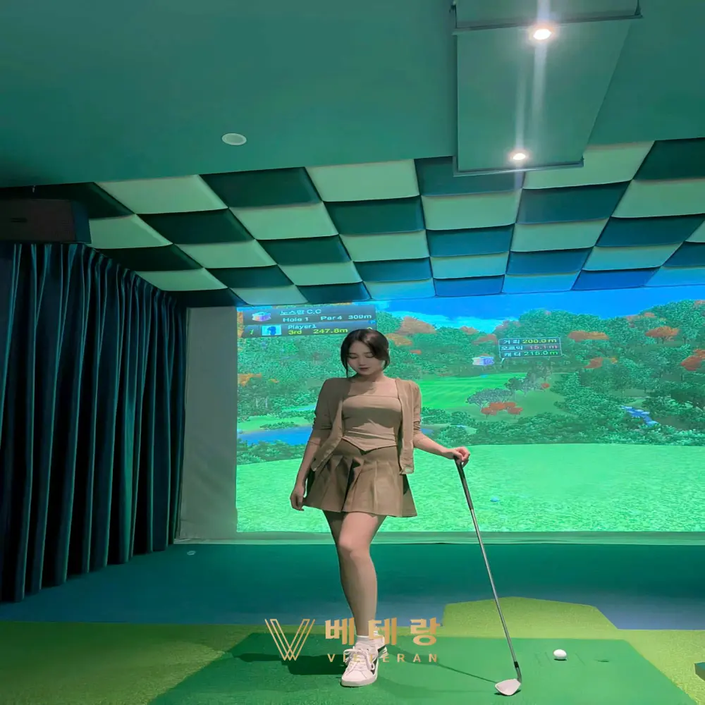 다낭 탑 스크린 골프 바 여자