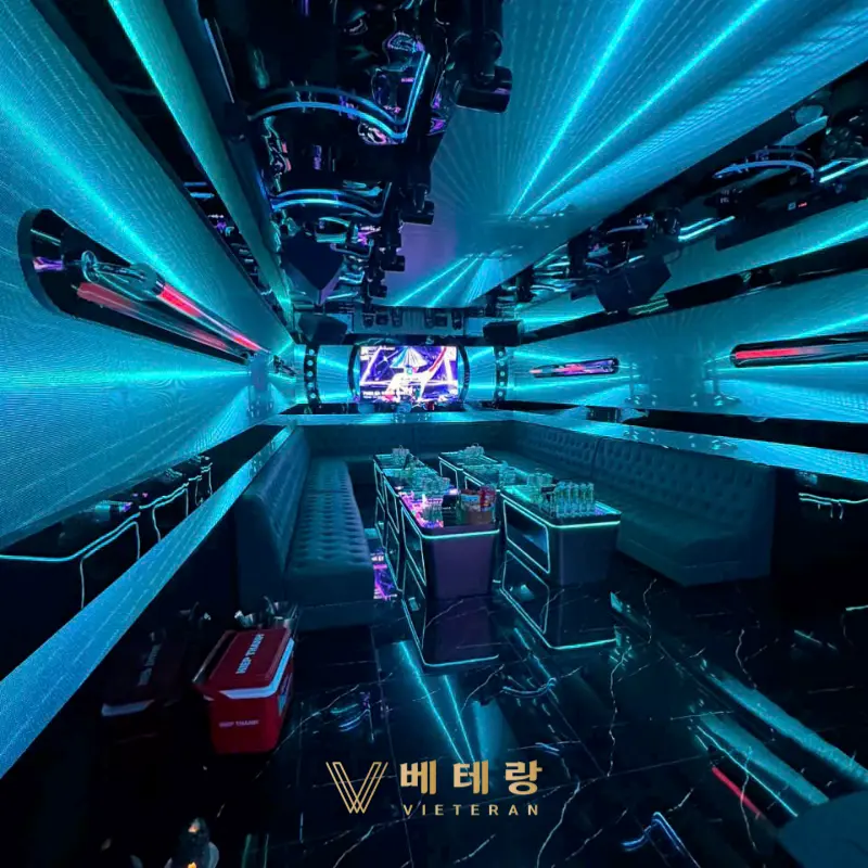 호치민 매트릭스 가라오케 룸 내부