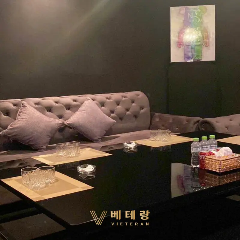 호치민 샴페인 바 룸 내부