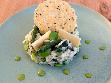 Risotto prima verde : recette crémeuse aux asperges et légumes verts