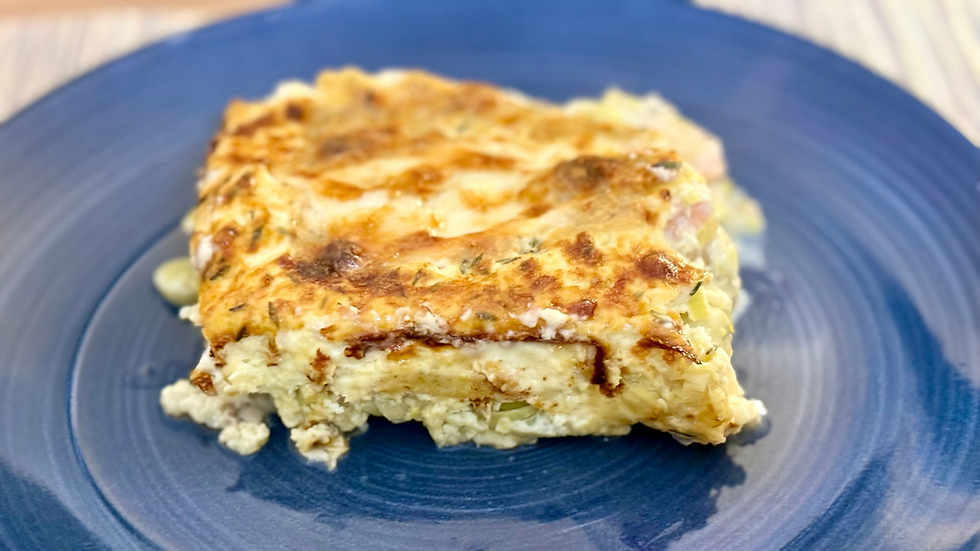 Bouillon de légumes maison anti-gaspi, pauvre en sel, préparé avec des légumes frais et des épluchures bio