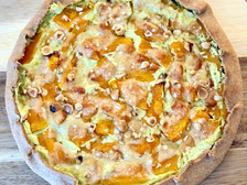 Tarte potimarron, fromage de chèvre et noisettes dorée au four, recette d’automne gourmande