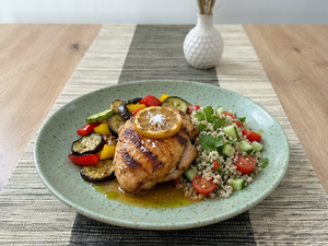 Poulet fermier rôti au citron confit, jus corsé, légumes d'été et taboulé de quinoa_Saisonée