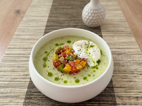 Velouté glacé de courgette, tartare de tomates anciennes, burrata, huile de basilic