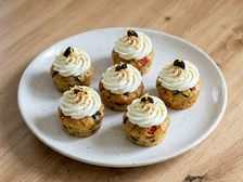 Cupcakes salés olives noires, tomates confites, courgettes rôties & parmesan
