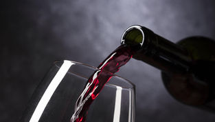 Vinul românesc în 2025: Tendințe, soiuri în vogă și ce bem acum / Ce vin bem?