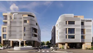 Clădiri moderne cu fațade albe și geamuri mari, pe cer albastru; text: "Residence Hotel" și "TECADRA Bucharest Apartments". Oameni merg pe trotuar.