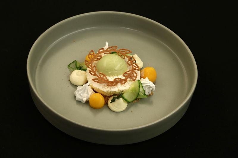 Chef Mihai Dragomir preparat gastronomic