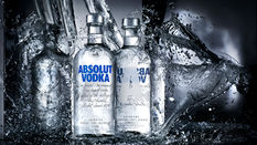 Un nou design pentru o sticla cu istorie:
Absolut Vodka
