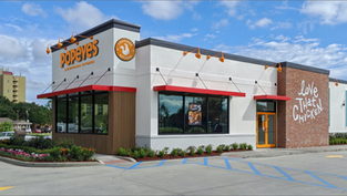 Americanii de la Popeyes vor 90 de localuri în franciză şi se vor bate cu McDonald’s şi KFC.