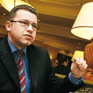 Cum castiga un fost chelner roman peste 75000 euro pe an.