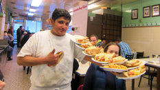 Este criza de personal in industria ospitalitatii. Angajatii specializati si seriosi, pe cale de dis