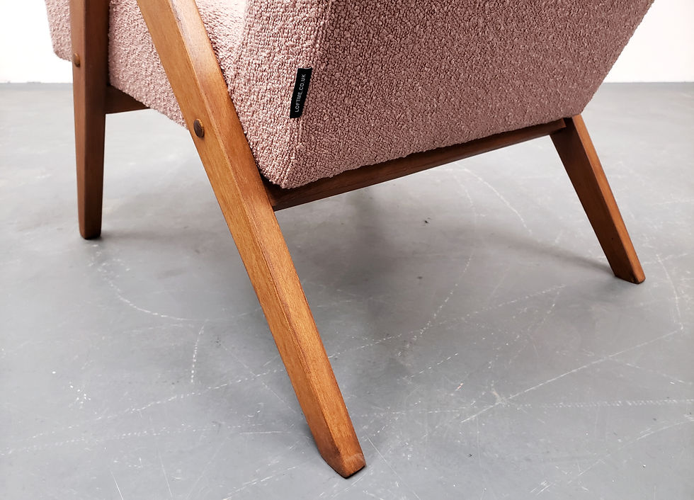 Thumbnail: Mid Century Easy Chair Model B - 310 Var in Pink Boucle