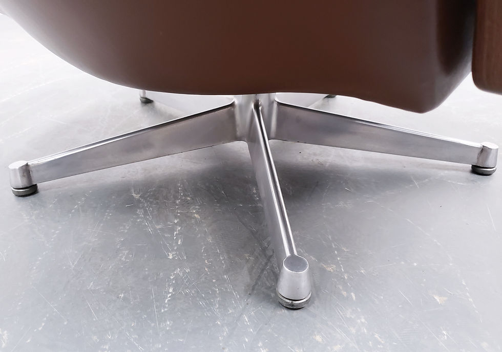 Thumbnail: ‘King’ Swivel Armchair by André Vandenbeuck for Strässle, 1960s – Brown Leather