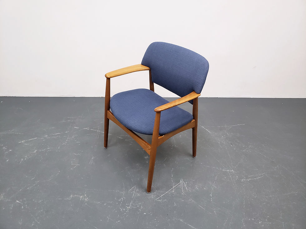 Thumbnail: Ejnar Larsen & Aksel Bender Madsen for Fritz Hansen Chair Model 4205
