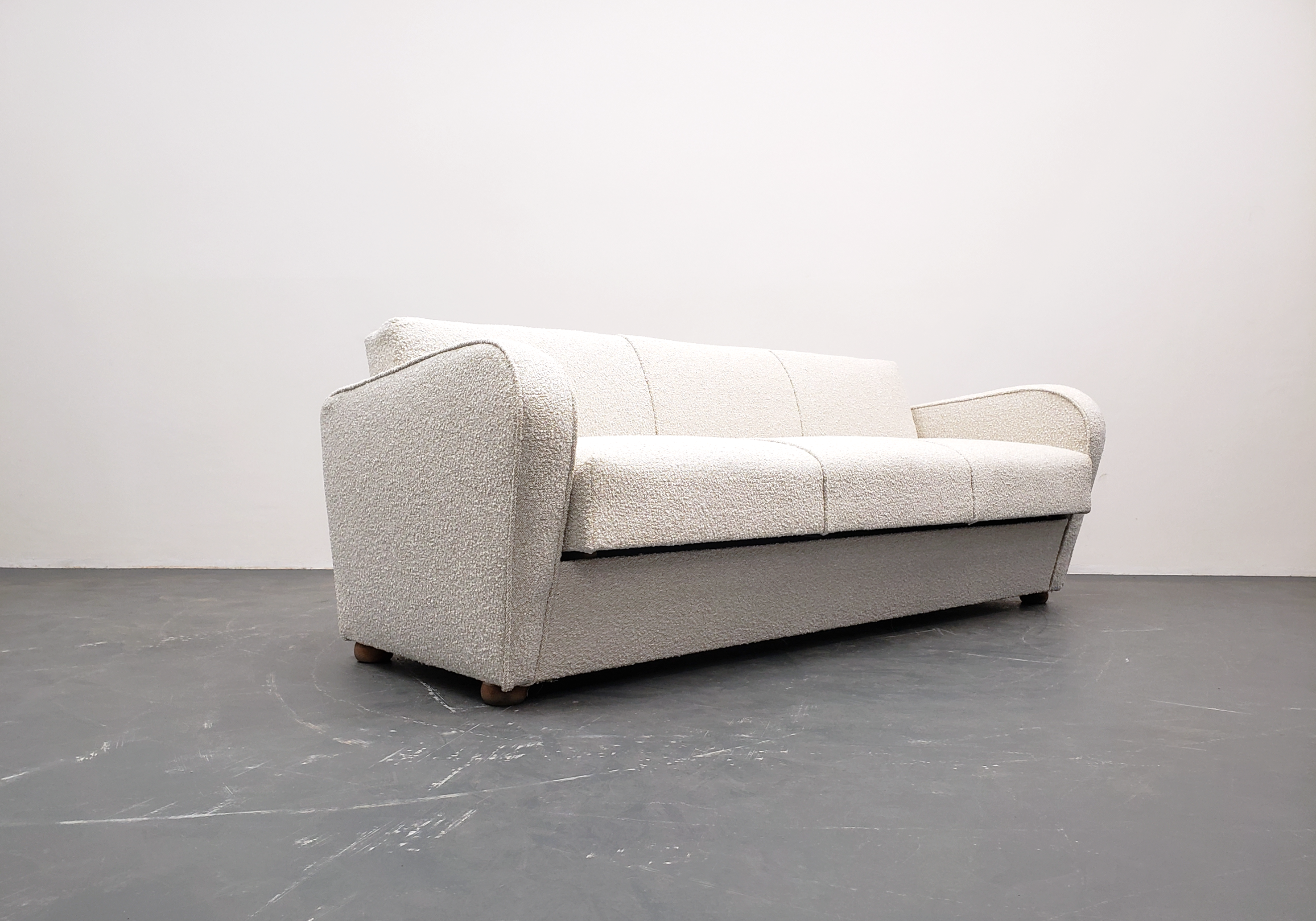 1930 Jindrich Halabala Sofa Bed Model H-363 in Ivory boucle