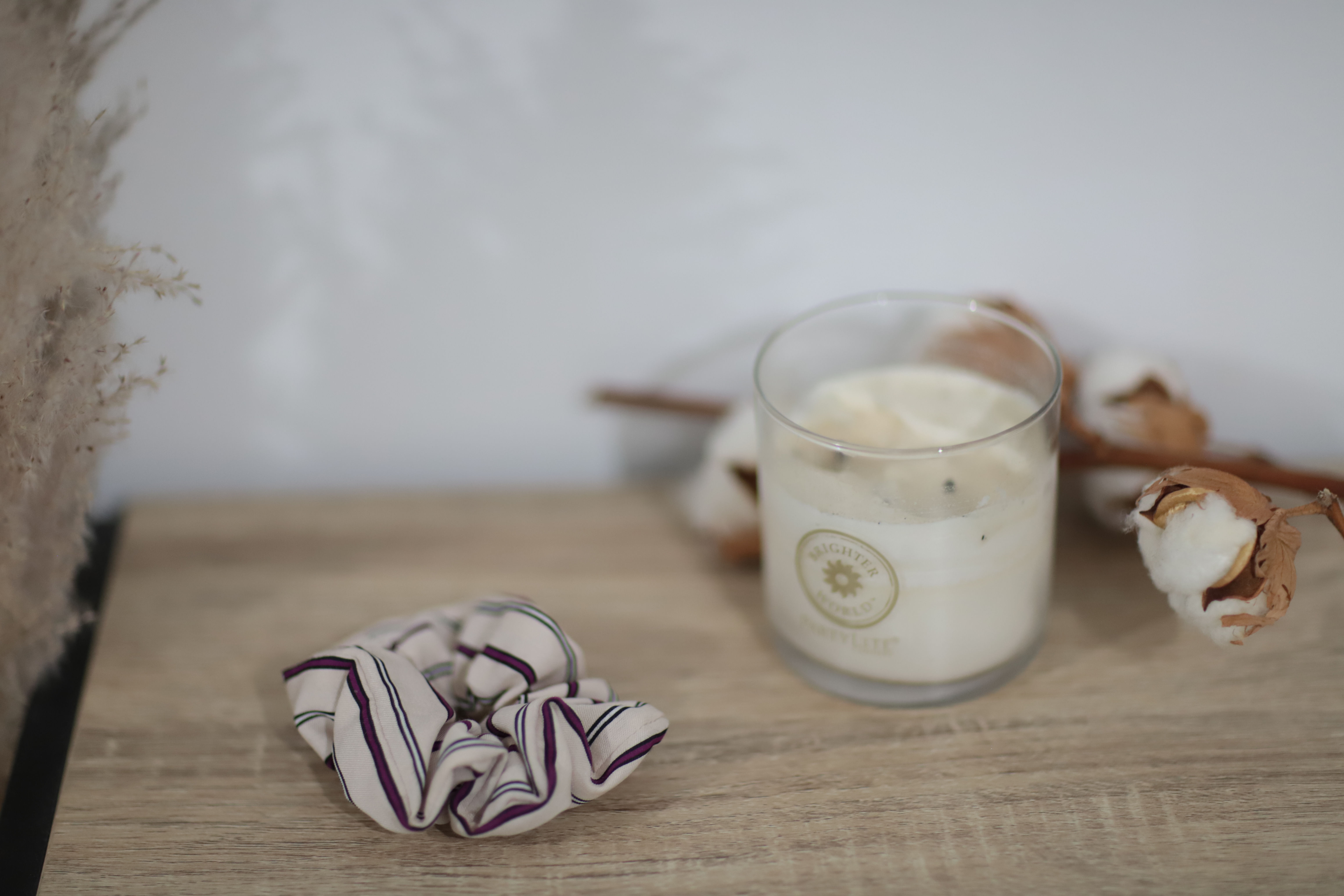 Chouchou/Scrunchie - Blanc et bandes violettes et noires