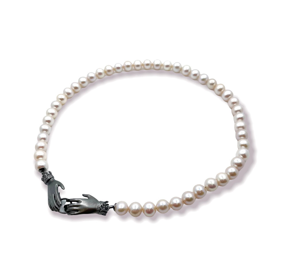 Miniaturbild: Perlen-Collier "Händchen" mit Süßwasser Zuchtperlen in 925er Silber/ schwarz