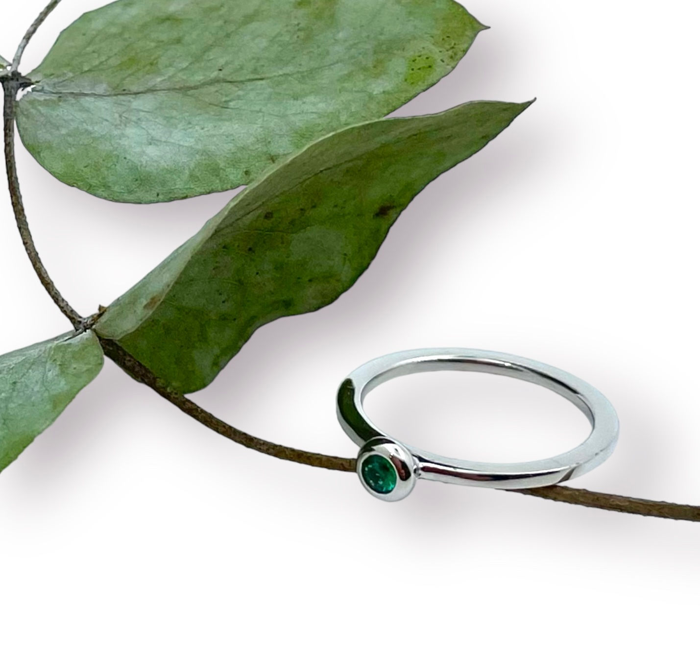 Ring in 585er Palladium Weißgold/ rhodiniert mit Smaragd RW 54