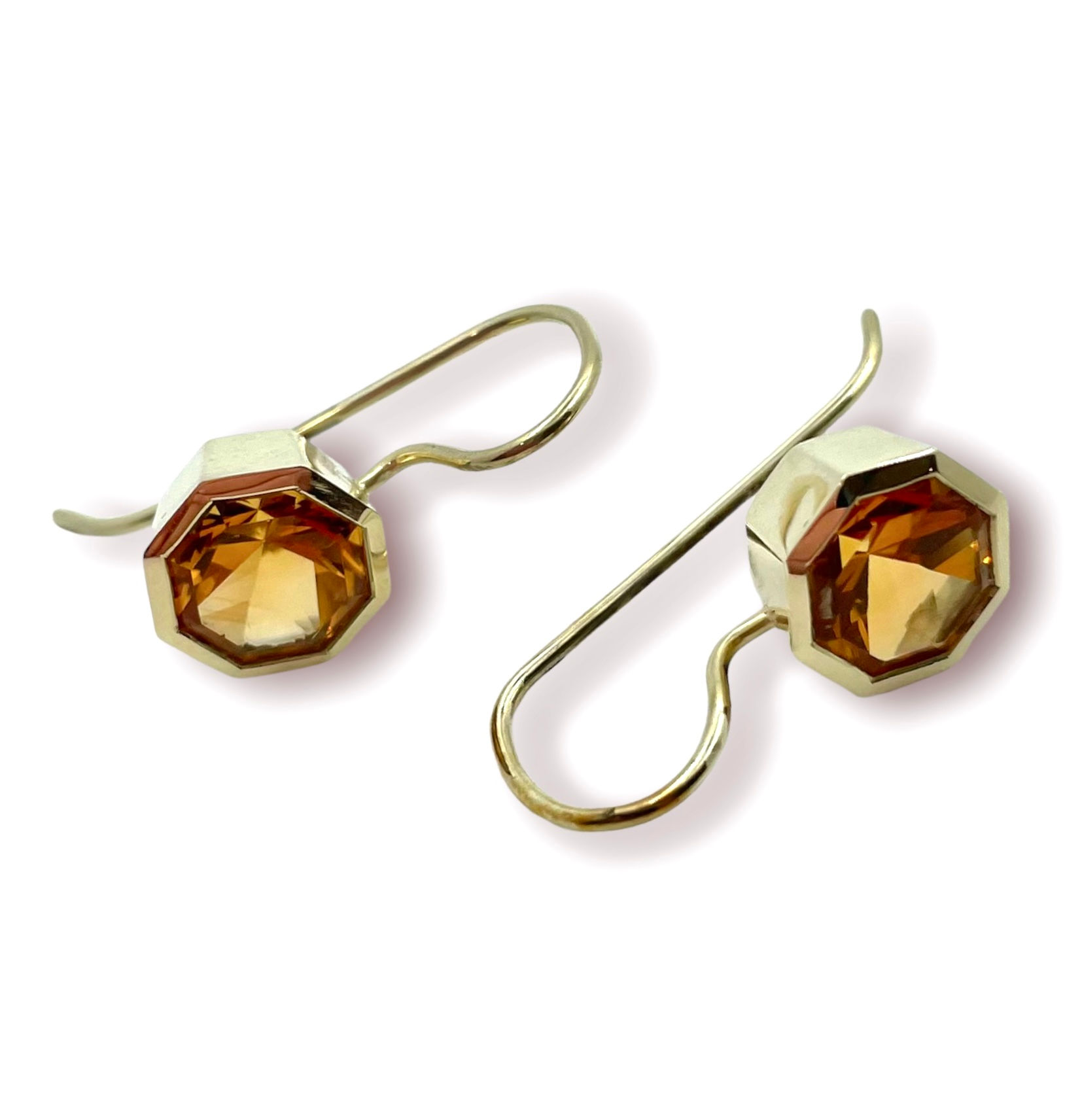 Ohrhänger Unikat in 585er Gelbgold mit 2 x Citrin 8-Eck/facettiert, "Bord.-Cut"