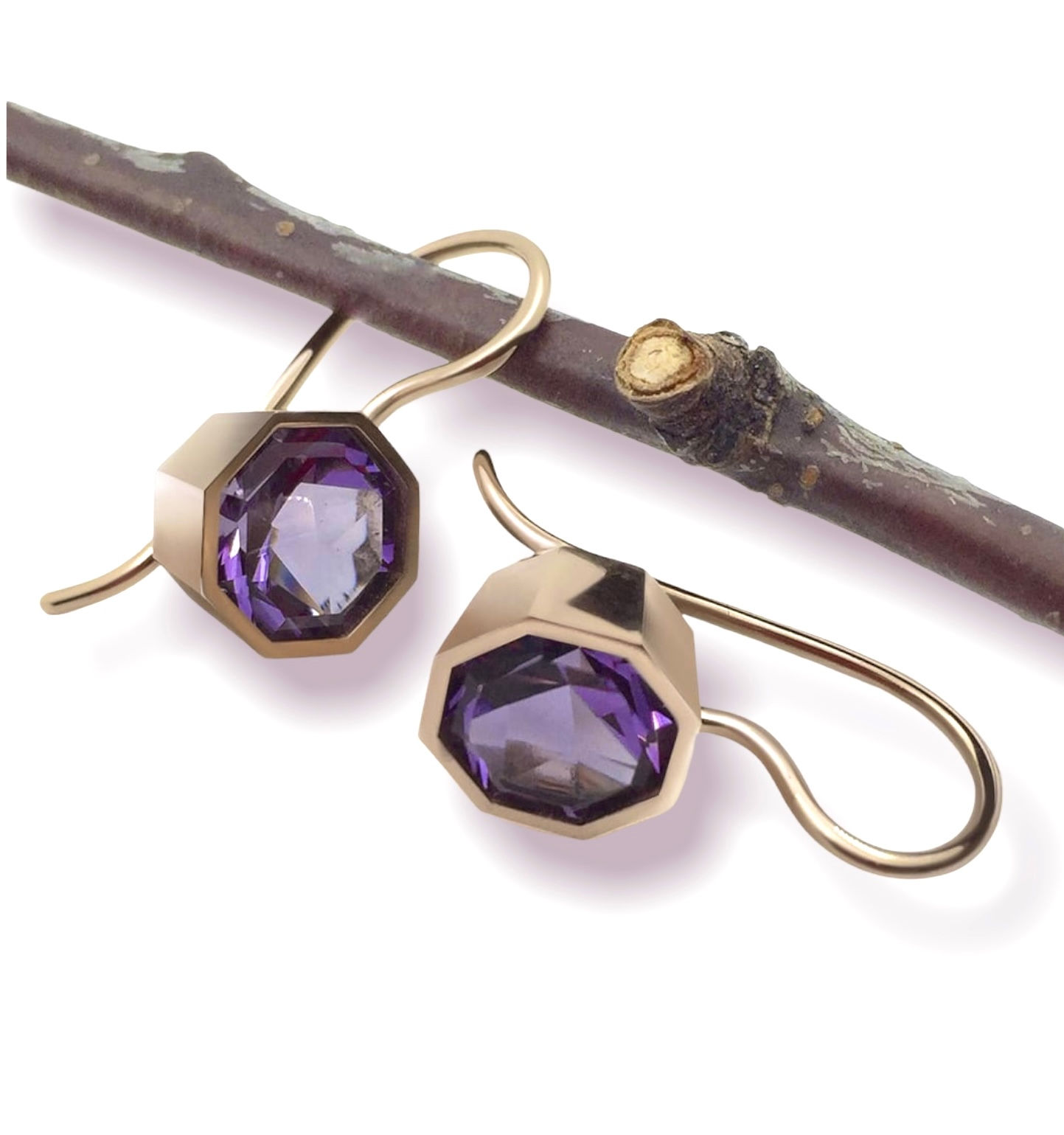 Ohrhänger Unikat in 585er Rotgold mit 2x Amethyst Bordeaux-Cut/facettiert