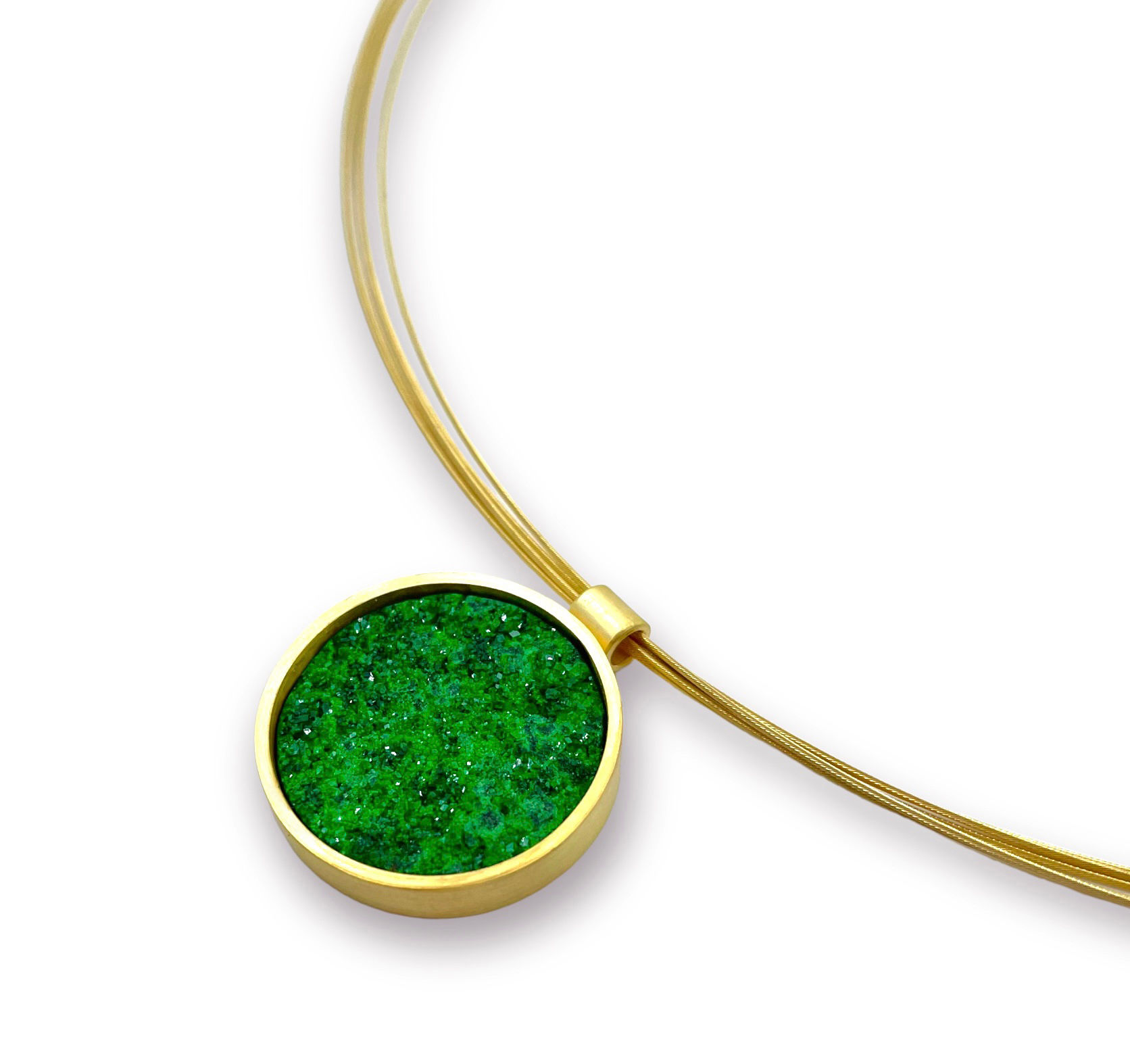 Anhänger mit Uwarowit Edelstein an Edelstahl Halsreif in 925er Silber/vergoldet