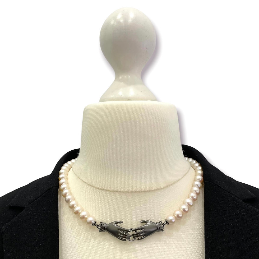 Miniaturbild: Perlen-Collier "Händchen" mit Süßwasser Zuchtperlen in 925er Silber/ schwarz