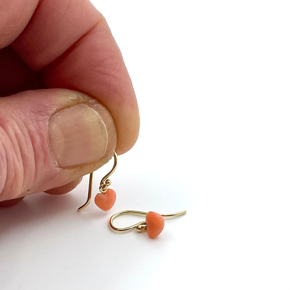 Miniaturbild: Zierliche Ohrhänger Korallen Herz "mini" in 750er Gelbgold