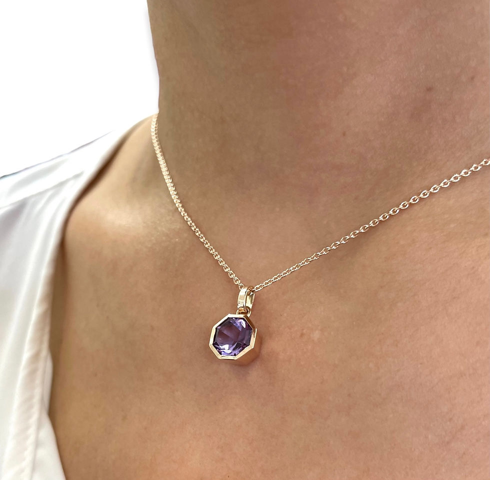 Miniaturbild: Unikat Anhänger in 585er Rotgold an Ankerkette, Amethyst facettiert/Bordeaux-Cut