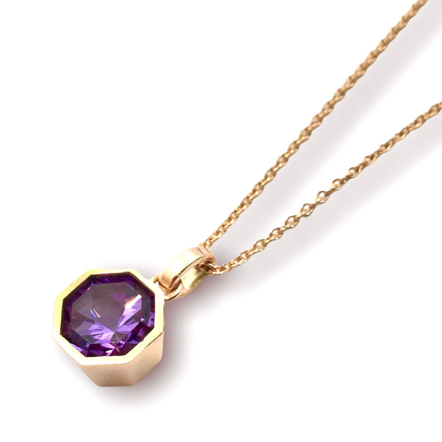 Unikat Anhänger in 585er Rotgold an Ankerkette, Amethyst facettiert/Bordeaux-Cut