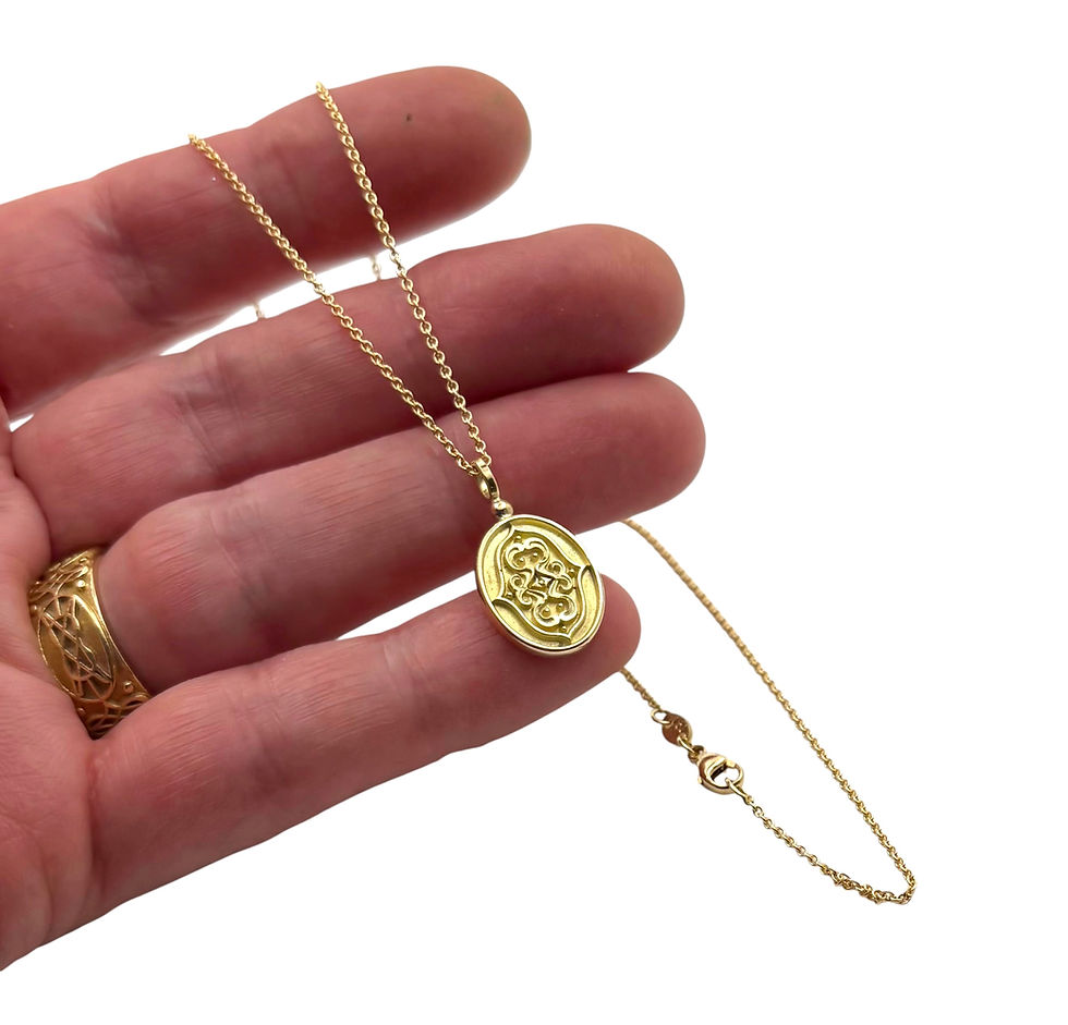Miniaturbild: Unikat Ornament Anhänger "oval" mit Zierfassung an Ankerkette in 750er Gelbgold