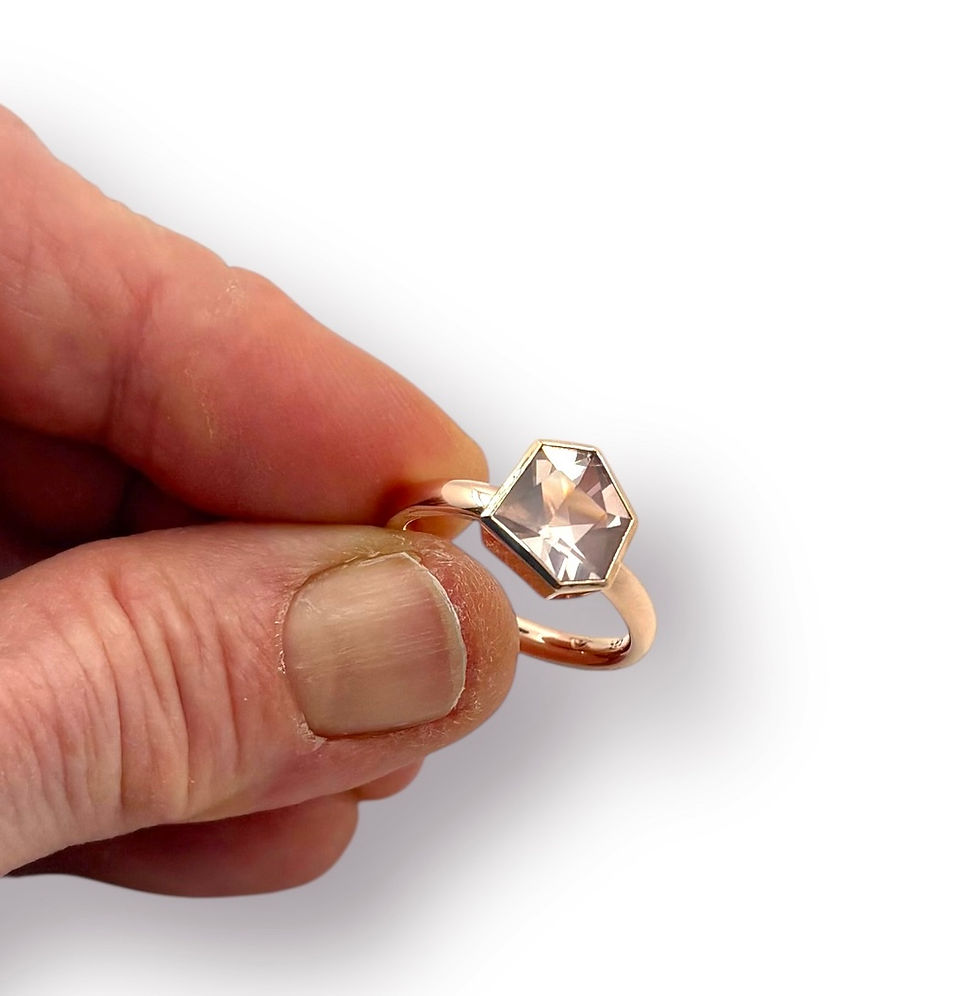 Miniaturbild: Ring Unikat in 585er Rotgold mit Rosenquarz/ facettiert in Ringweite 56