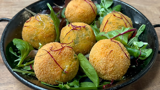 16. Bolitas de patata con queso y hierbas (6 Stück)