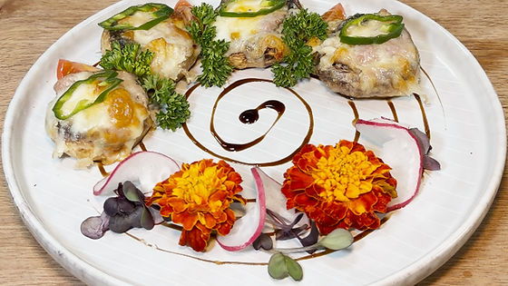 12. Champiñones rellenos de jamón serrano
