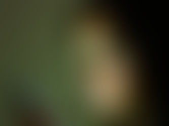 Pessoa triste ao receber mensagem