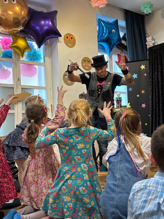 Zaubershow und Partyraum für Kindergeburtstag in Wien