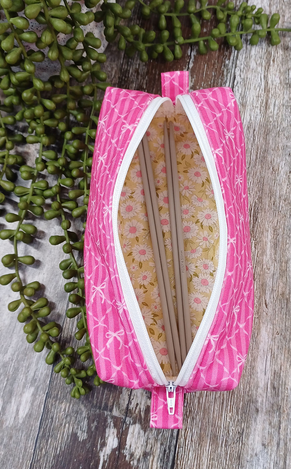 Thumbnail: Boxy Bow Zipper  Pouch