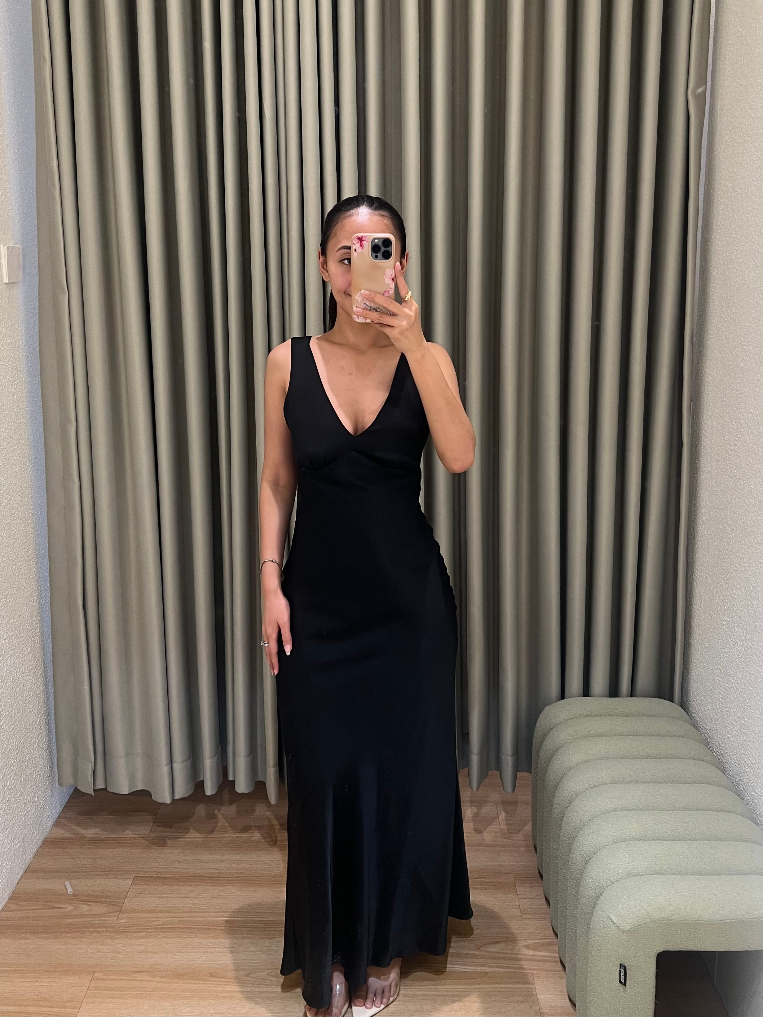 FN02 - Forever New Cameron V neck Satin Dress