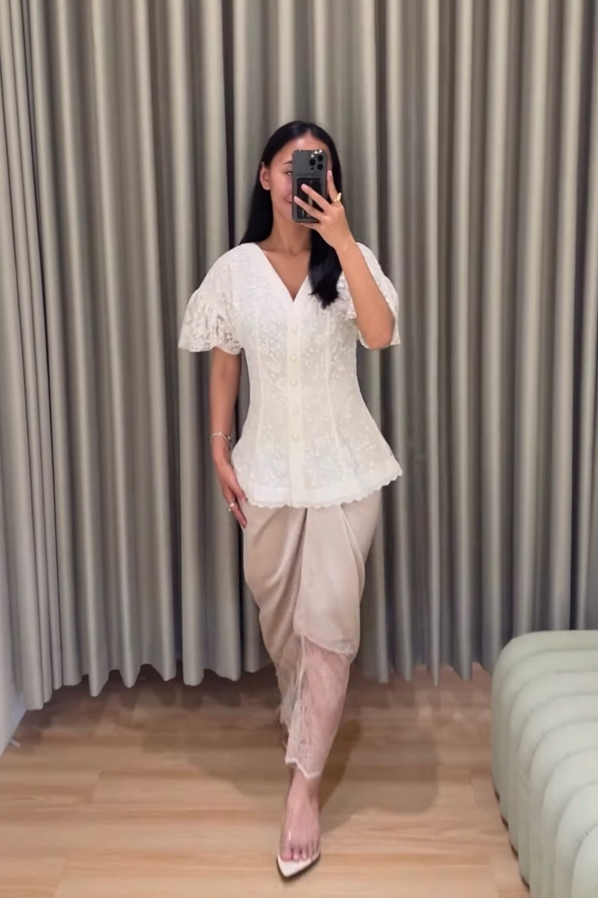 TO09 - Toton Off White Cap Sleeved Kebaya Blouse